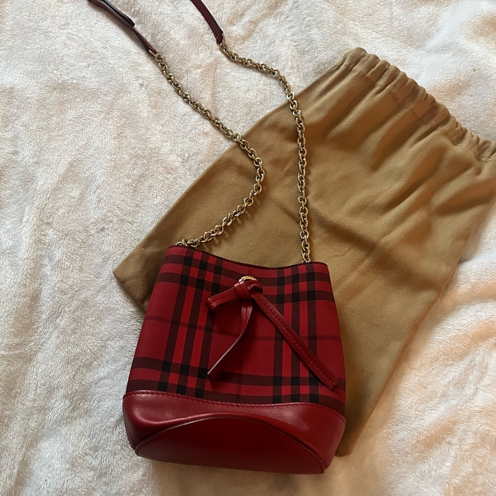 Burberry crossbody bucket bag